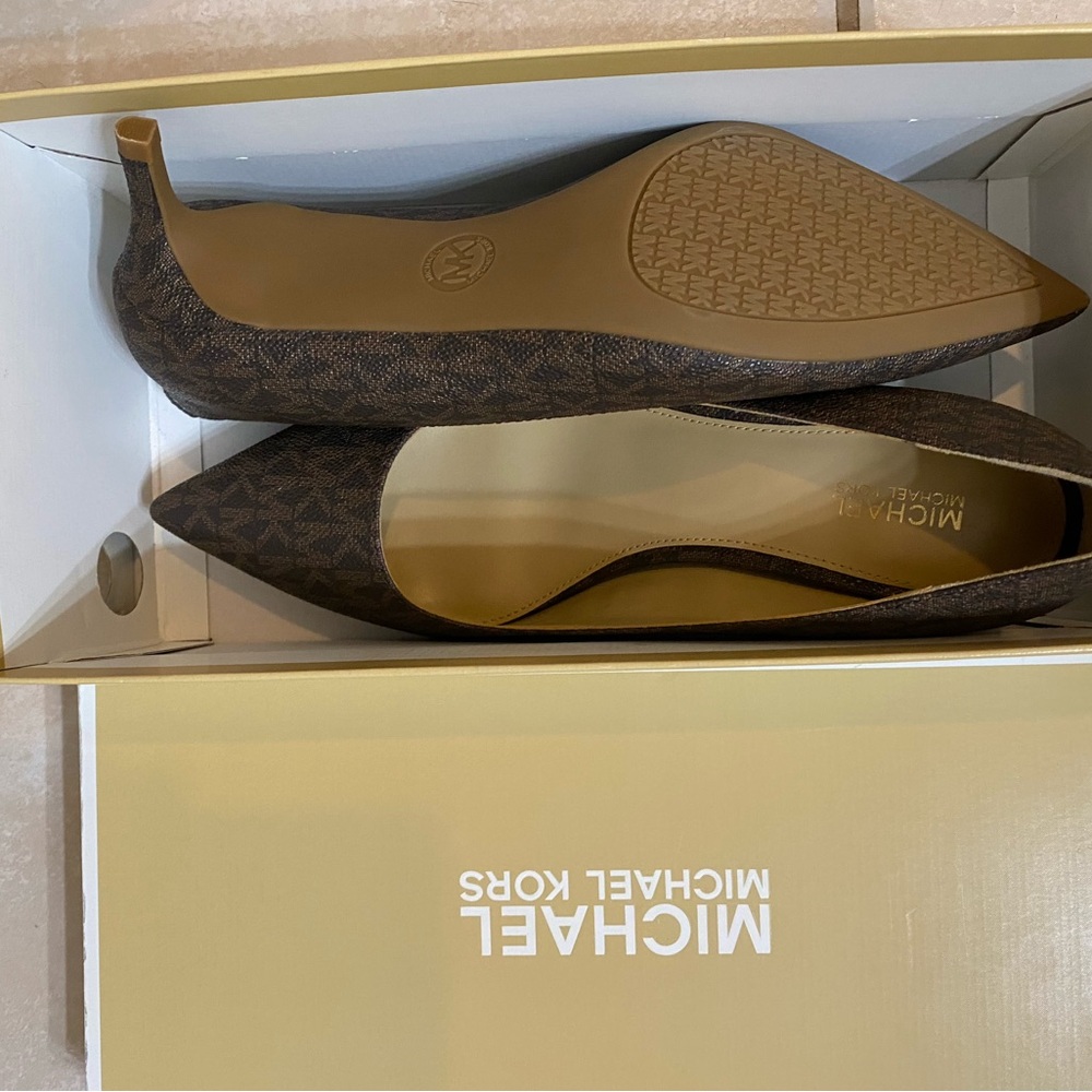 MICHAEL Michael Kors Alina
Flex Kitten Pump (Brown) Size8,new - Picture 7 of 8